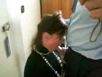 Убедил очарователно момиче за секс. българско порно видео