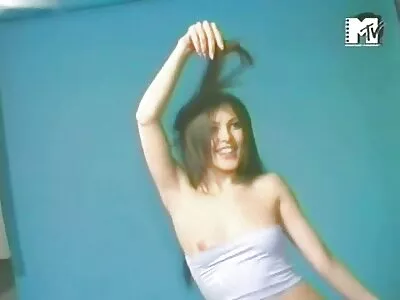 Изцежда порно български доилки на Никси Найт.