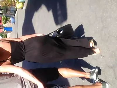 Жената прилича на кукла. balgarsko domashno porno