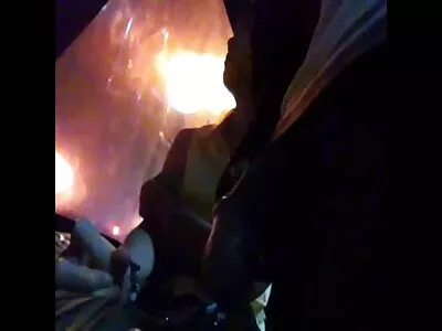 Чукайте се домашно ебане в кучешка поза.
