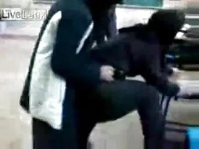 Той успокои страстта на режисьора да се чука на българско порно работния плот .