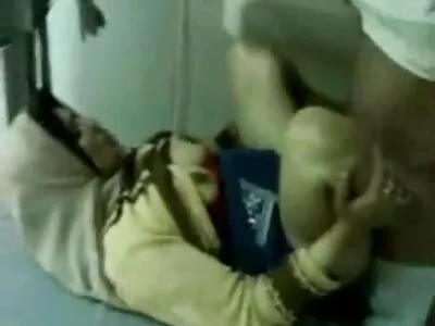 Оседла ствола на яко българско порно човека.