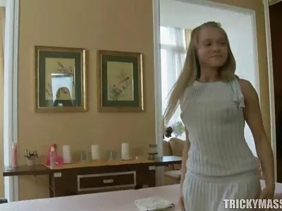 Тялото на Голди българско порно филми Глок се тресе в екстаз по време на анално възлияние с приятеля.