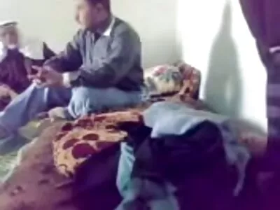 Мастурбира със бг порно ново секс играчка.