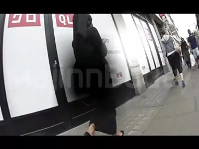 Целулитът български порно видео краси дупето.